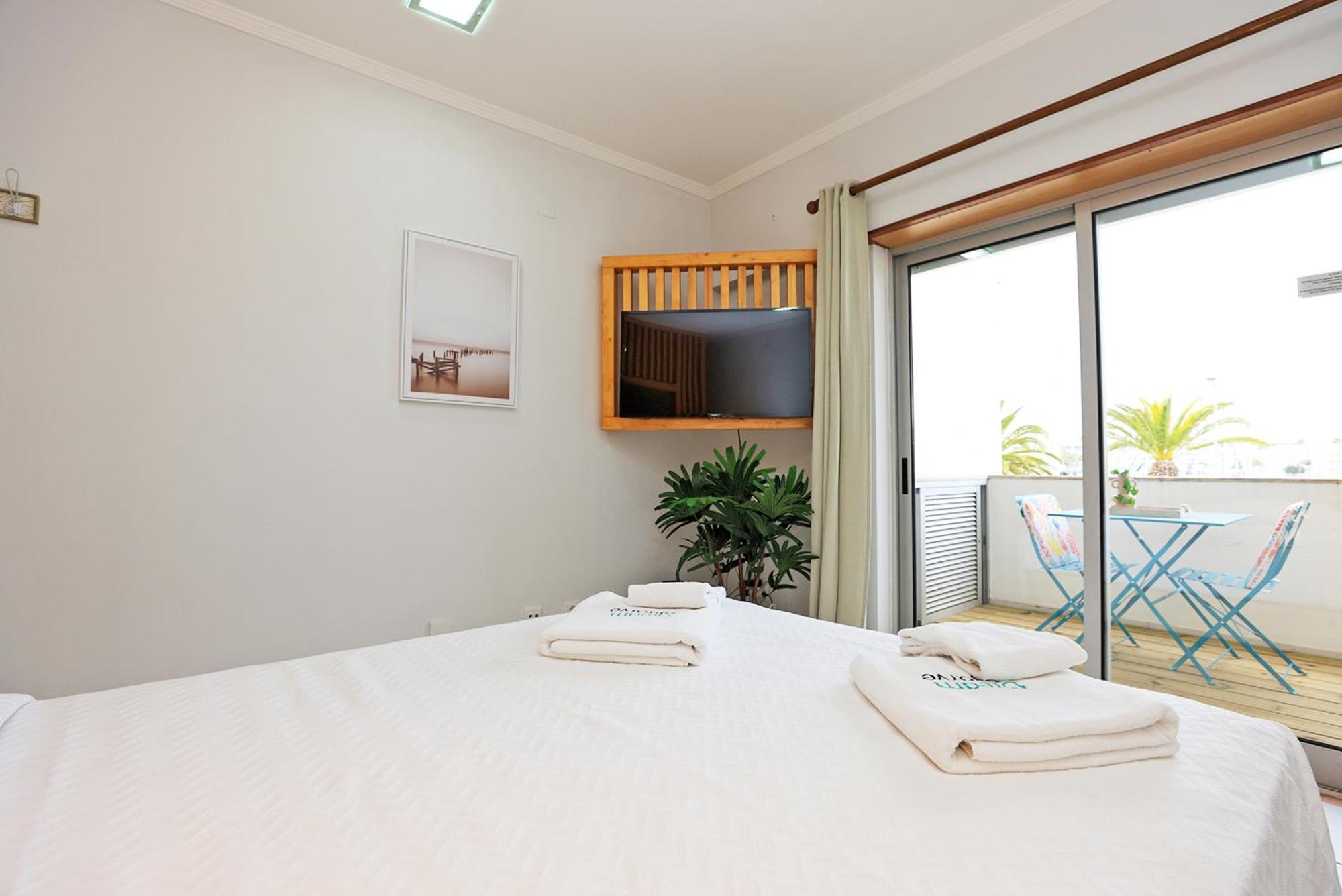 A01 - Marina Mirror Harbour Apartment