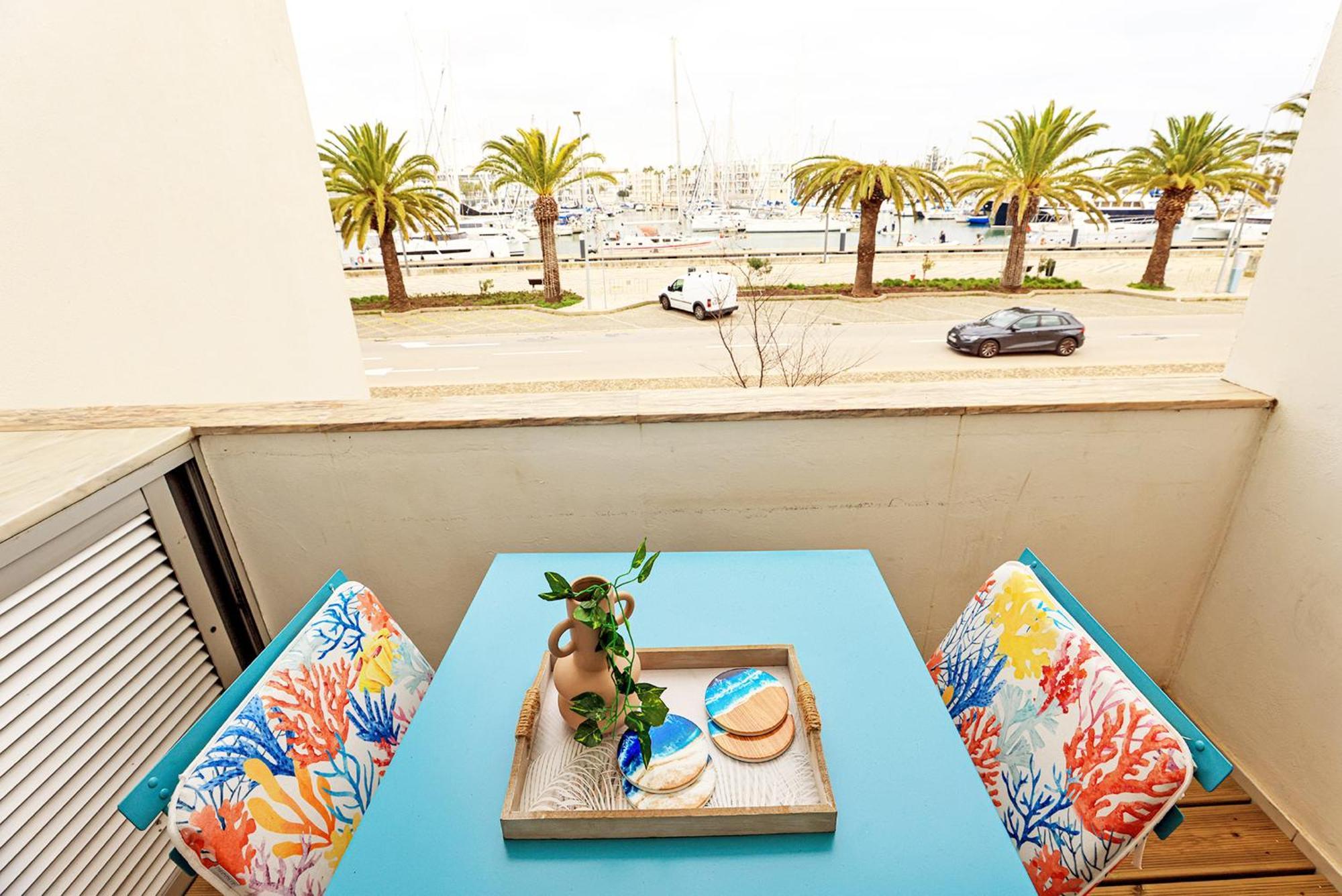 A01 - Marina Mirror Harbour *
