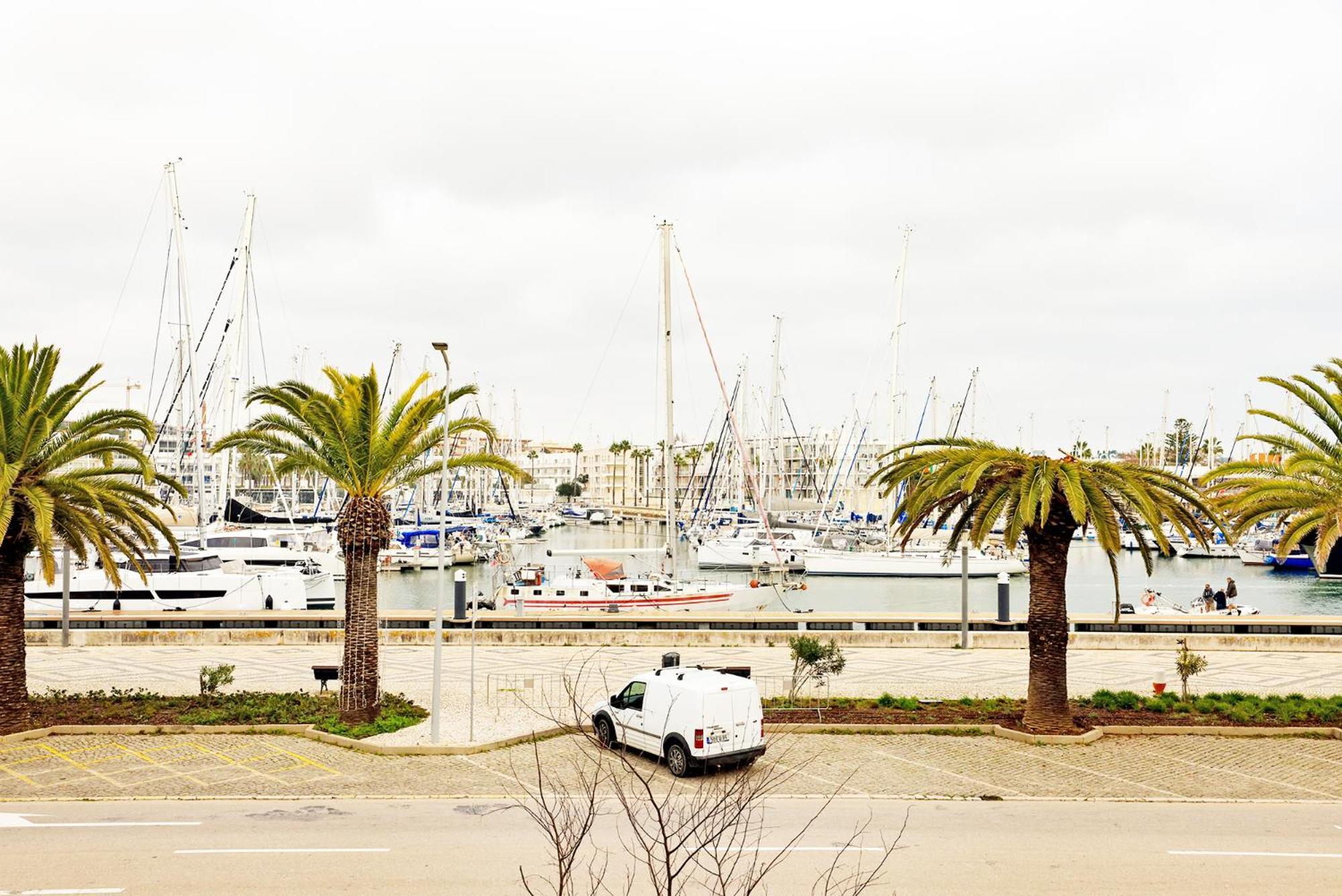 A01 - Marina Mirror Harbour * Lagos